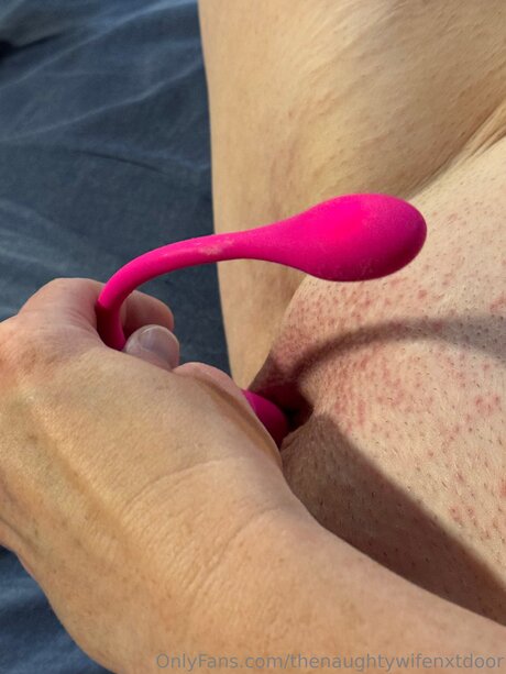 Thenaughtywifenxtdoor OnlyFans