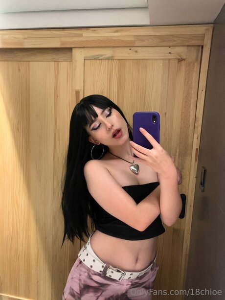 18chloe Nacktbilder OnlyFans Leaks