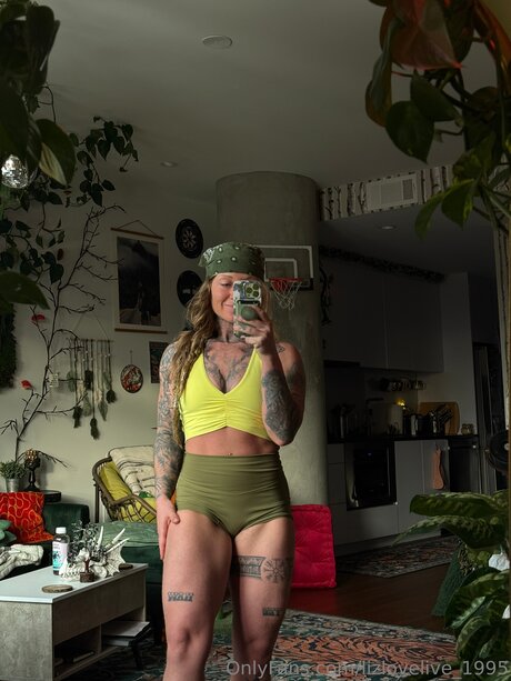 Lizlovelive 1995 Nackt OnlyFans