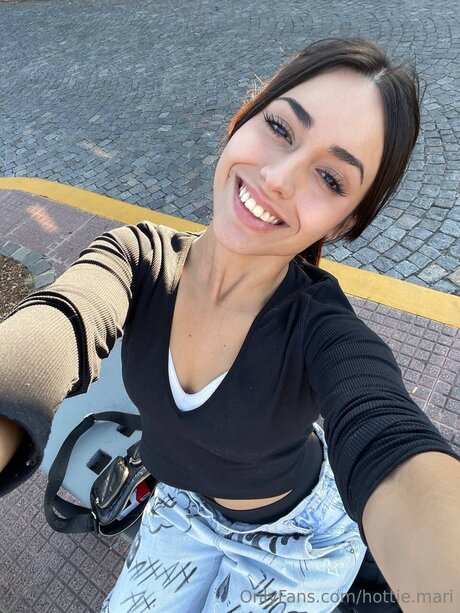 Hottie Mari Nacktpornos auf OnlyFans