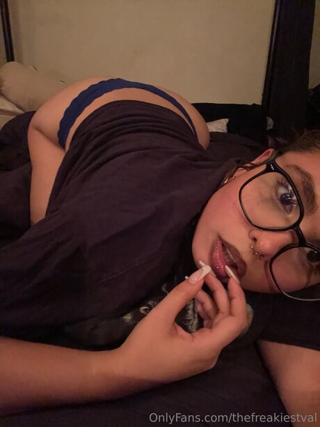 Thefreakiestval OnlyFans Nacktbilder