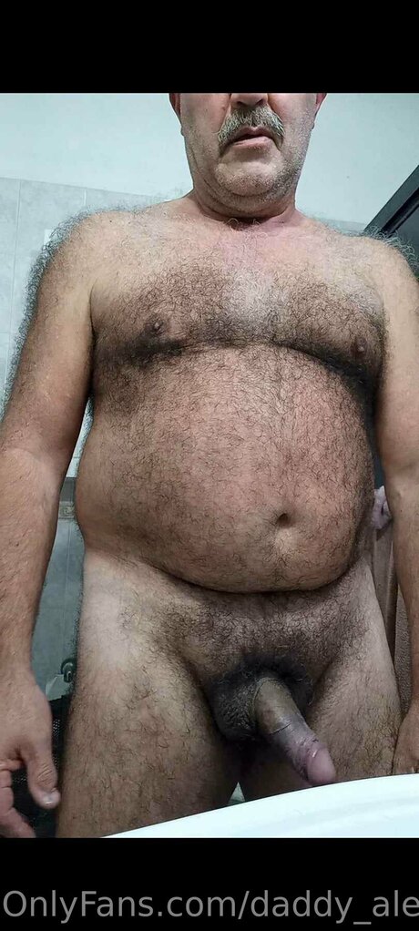 Daddy Ale Brüste OnlyFans