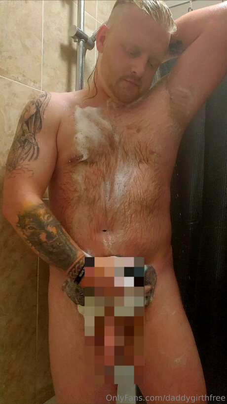 Daddygirthfree OnlyFans Nacktbilder