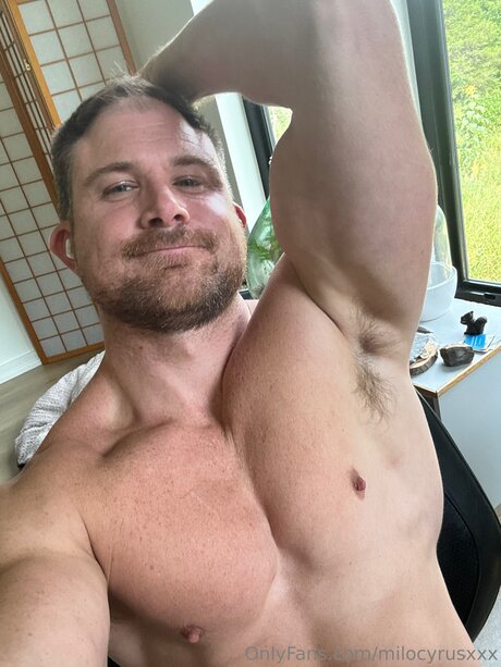 Milocyrusforeplay OnlyFans Lesbisch