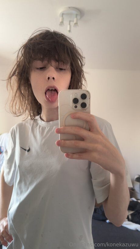 Konekazuwu Leaks von Nacktbildern auf OnlyFans