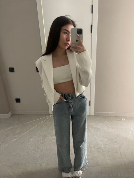 Lovely Lilly Me OnlyFans Lesbisch