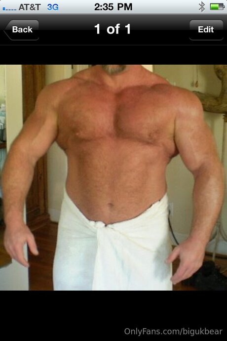 Bigukbear OnlyFans Model Fotos