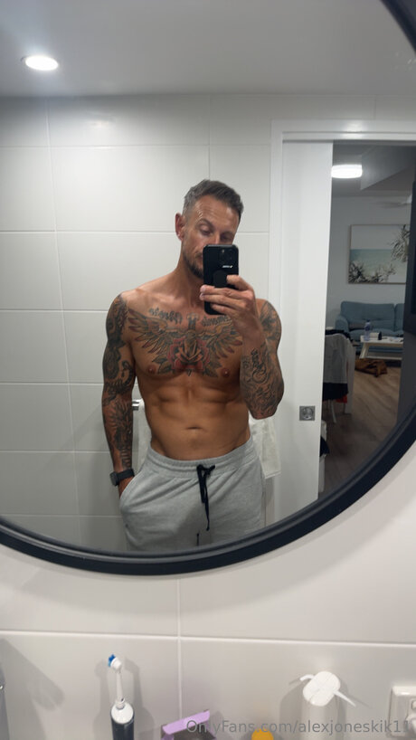 Alexjoneskik11 OnlyFans