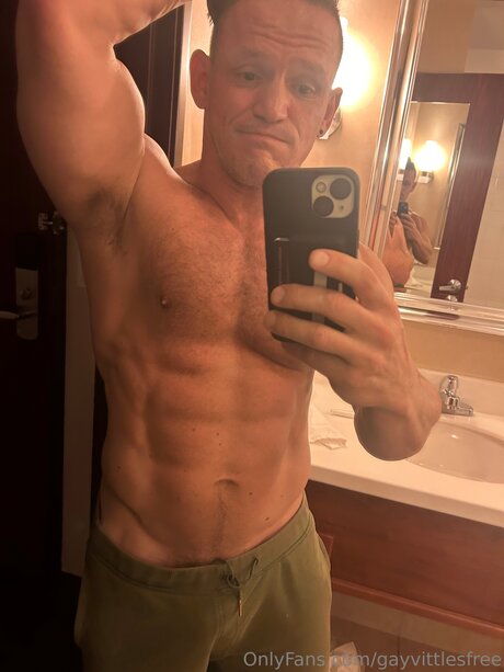 Gayvittlesfree Nacktbilder von OnlyFans geleakt