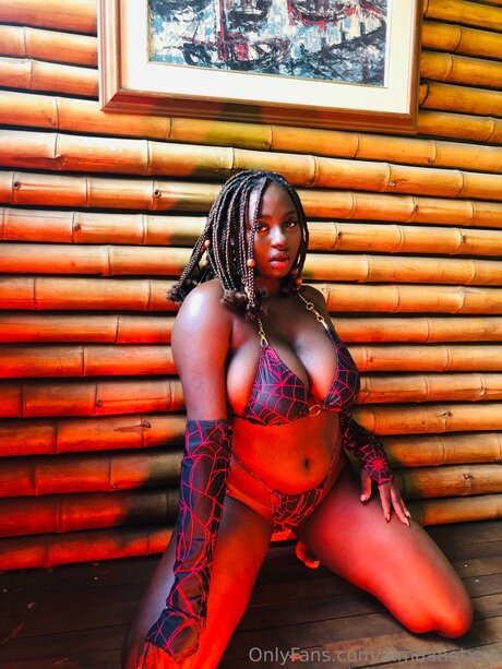 Almaahotxxx OnlyFans Brüste Bild