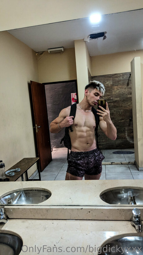 Tomas Rager OnlyFans Striptease