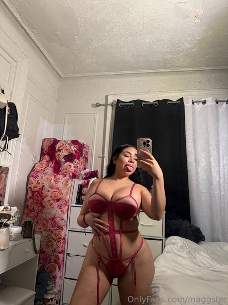 Loveelunaaa OnlyFans explizite Inhalte