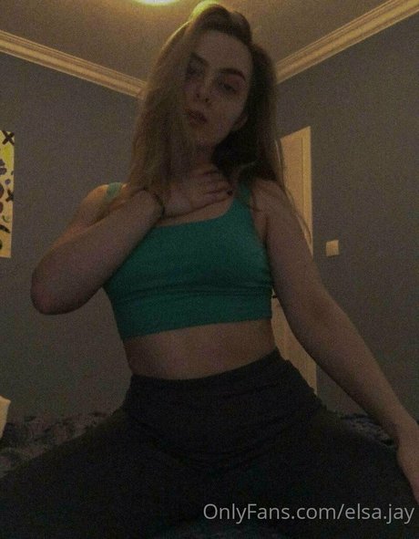 Elsa Jay Leaks von Nacktbildern auf OnlyFans