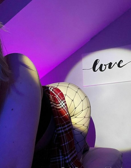 Elsa Jay OnlyFans Leak