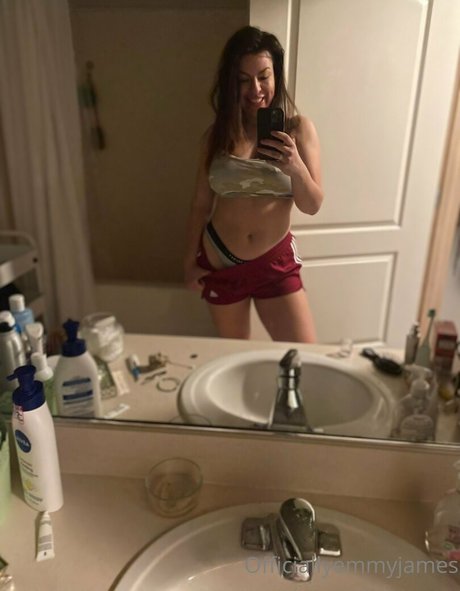 officiallyemmyjames Leaks von Nacktbildern auf OnlyFans