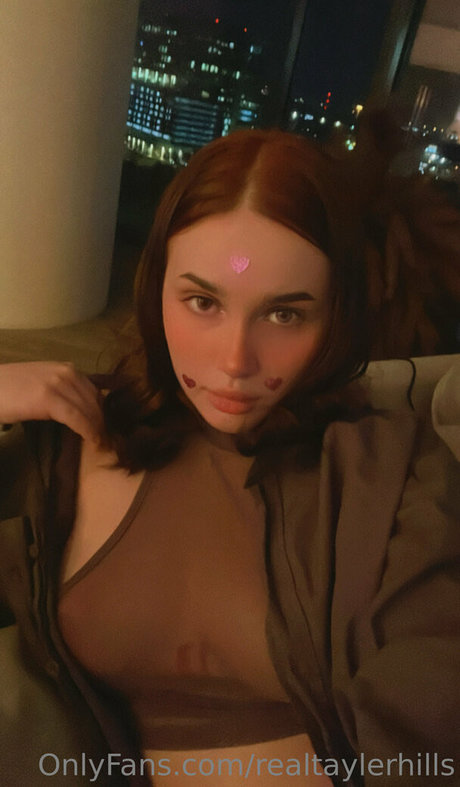 realtaylerhills OnlyFans Brüste Bild