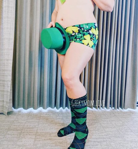 Geekymom Jess Nackt auf OnlyFans