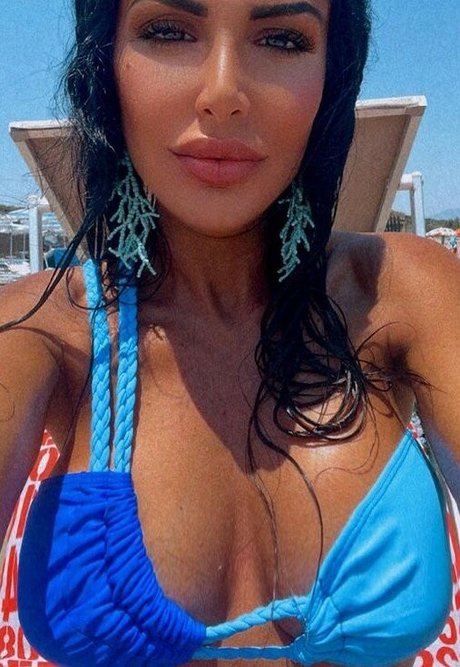 Ginia 900 OnlyFans Arsch Leak