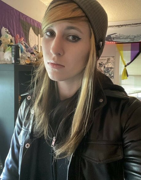 Devi Dionne Oben ohne OnlyFans