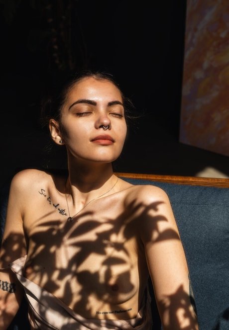 aelmiramirae OnlyFans Brüste Bild