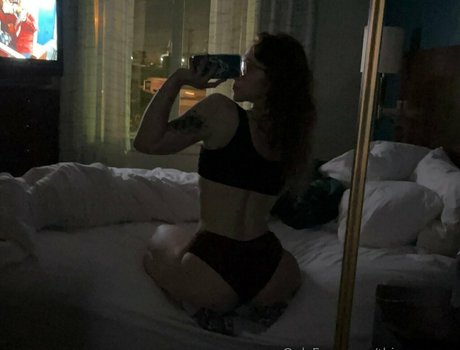 anfällige knochen-onlyfans erotisch Teaser