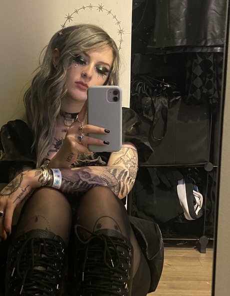 Mothica OnlyFans Gratis-Inhalte