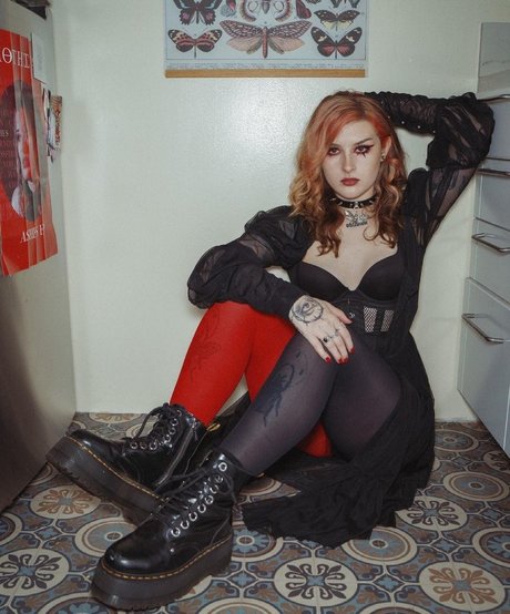 Mothica OnlyFans-Model