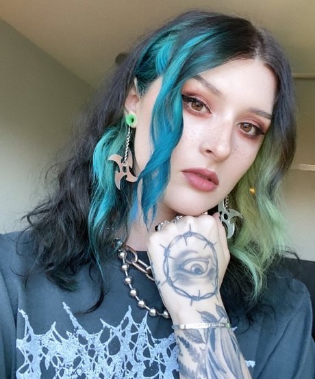 Mothica OnlyFans Gratis-Inhalte