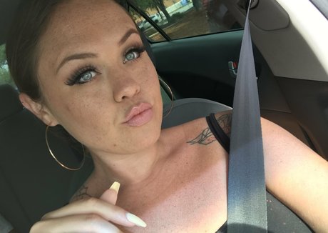 nicolette xx OnlyFans explizite Inhalte