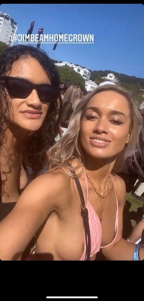 nmollym OnlyFans Brüste Bild