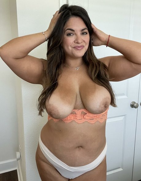 Bella Paz OnlyFans explizite Inhalte