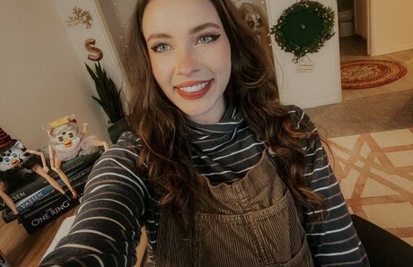 Justseum OnlyFans Nackt Content