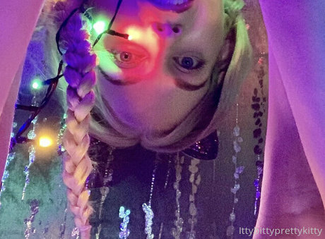 ittybittyprettykittyfree OnlyFans Bilder