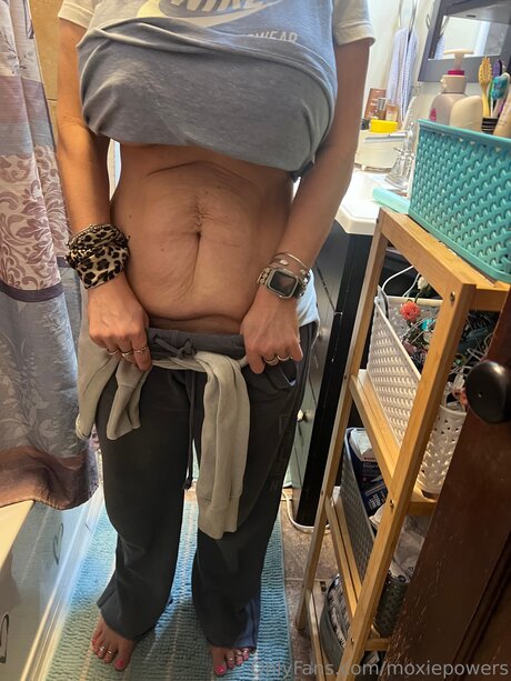 Moxiepowers OnlyFans schlank