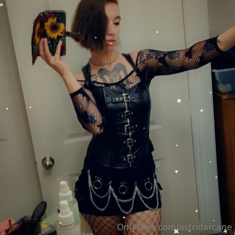 Astridarcane Nacktpornos auf OnlyFans