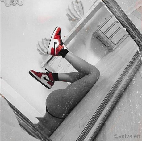 Valvalen OnlyFans Striptease