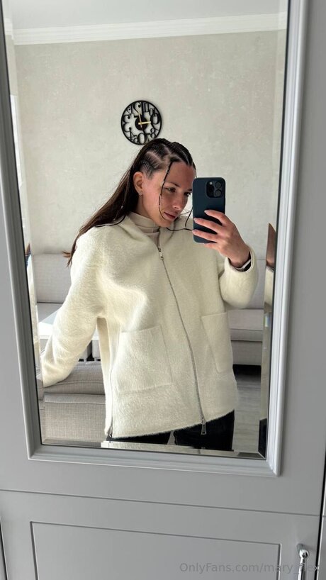 Mary Flex OnlyFans Striptease