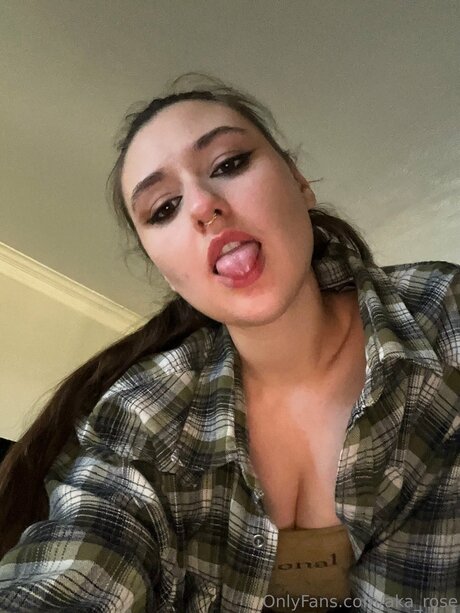Aka Rose OnlyFans Nacktfotos