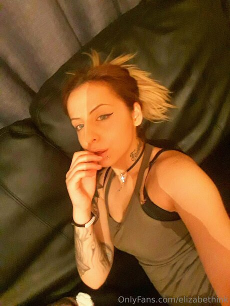 Elizabethink Brüste OnlyFans