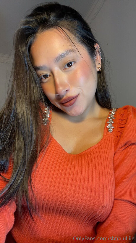 Shhhjuliiie OnlyFans X