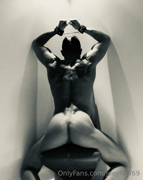 Joeyflex69 NurlyFans-Brüste