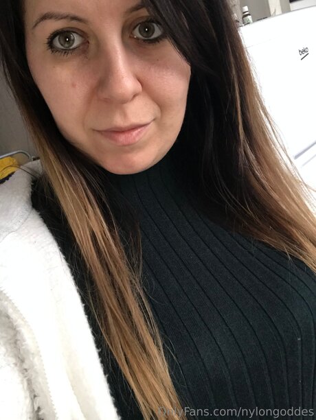 Nylongoddes Nacktbilder von OnlyFans geleakt