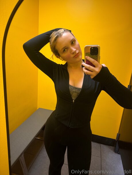 Divadoll1 OnlyFans geleakt.