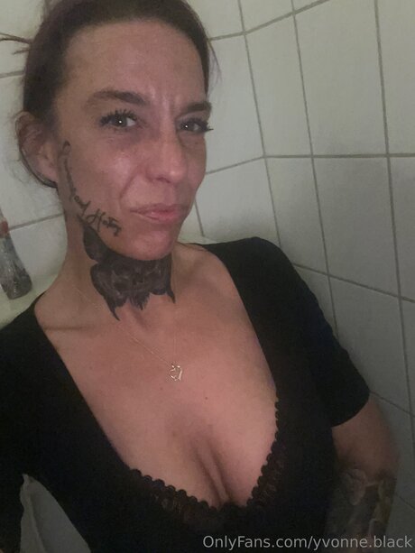 Yvonne Black Nacktbilder geleakt OnlyFans Aufgedeckt