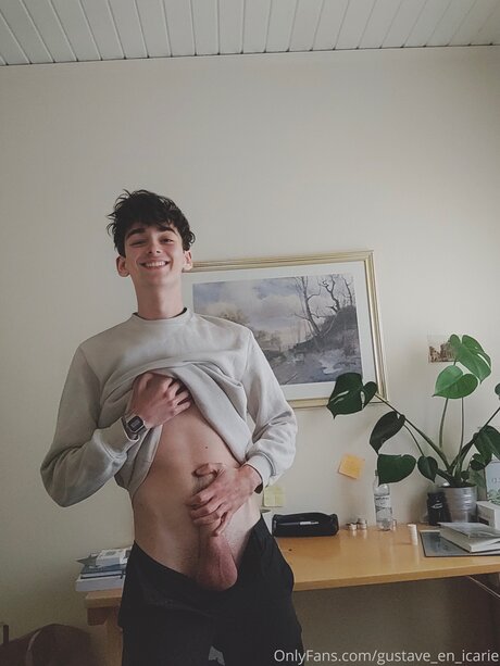 milf brille onlyfans heiß nackt Selfie