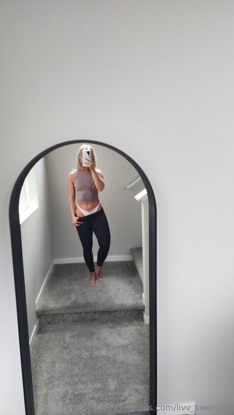 Livv Swenson OnlyFans Fotos