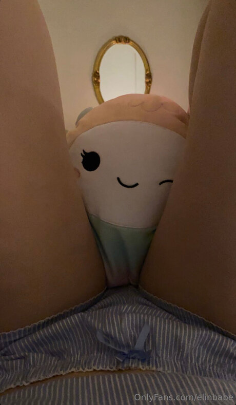 Elinbabe Oben ohne OnlyFans
