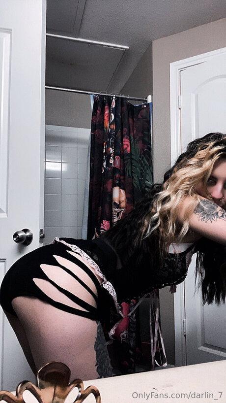 Darlin 7 Nacktpornos auf OnlyFans