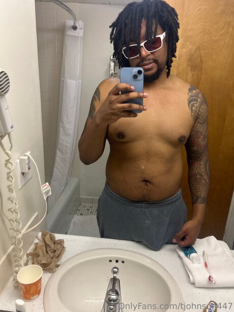 Tjohnson447 OnlyFans nackte Brüste