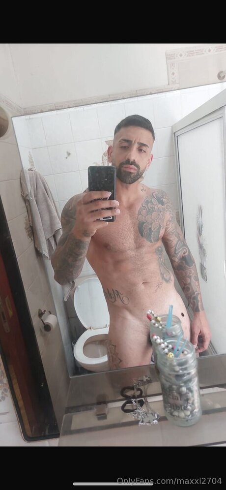 Maxxi2704 OnlyFans nackte Brüste